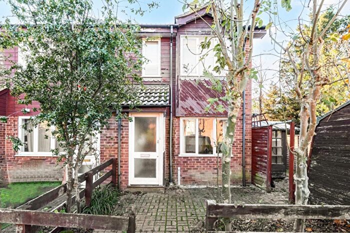 1 Bedroom End Terrace House For Sale In Camilla Close, Sunbury-On-Thames, TW16