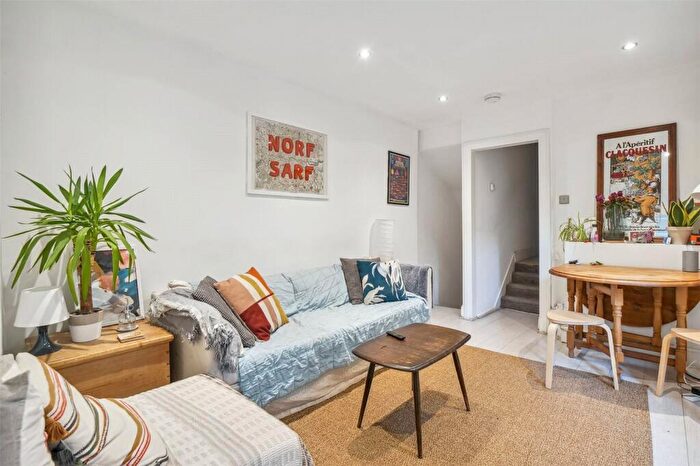 4 Bedroom Apartment To Rent In Chatsworth Road, London, E5