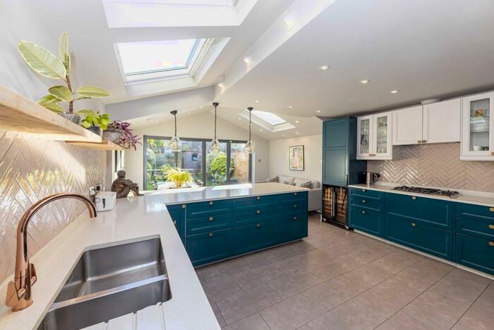 4 Bedroom Terraced House To Rent In Hydethorpe Road, London, SW12