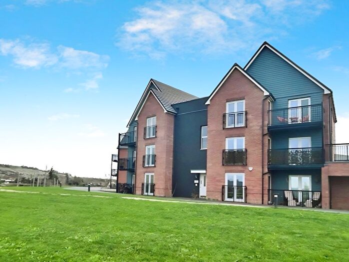 2 Bedroom Flat To Rent In Dearman Crescent, Hythe, CT21