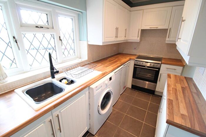 1 Bedroom Apartment To Rent In Wood Farm Close, Leigh-on-Sea, SS9