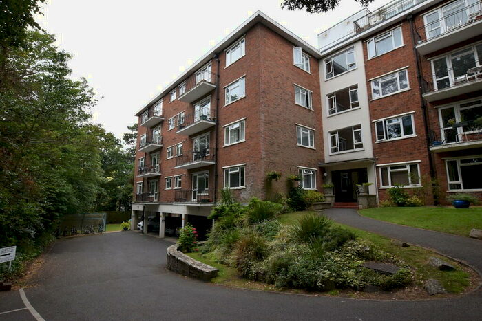 2 Bedroom Flat To Rent In The Chantry, Madeira Road, Bournemouth, BH1