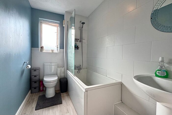 2 Bedroom Flat For Sale In Angelica Way, Whiteley, PO15