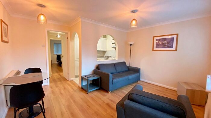 1 Bedroom Maisonette To Rent In Dorset Mews, London, N3