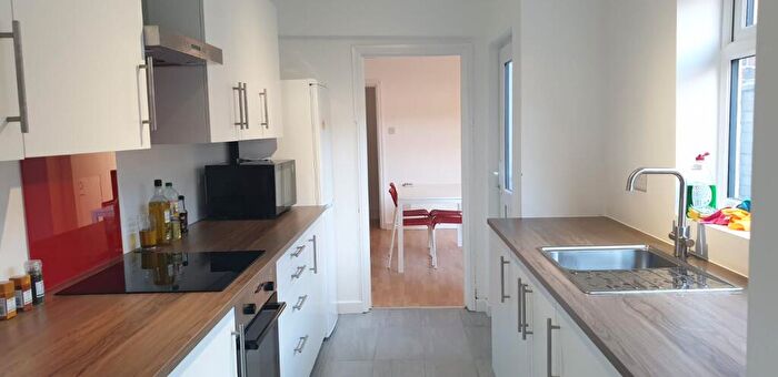 2 Bedroom Terraced House To Rent In Modern Bed Terraced House // Aug, LN5