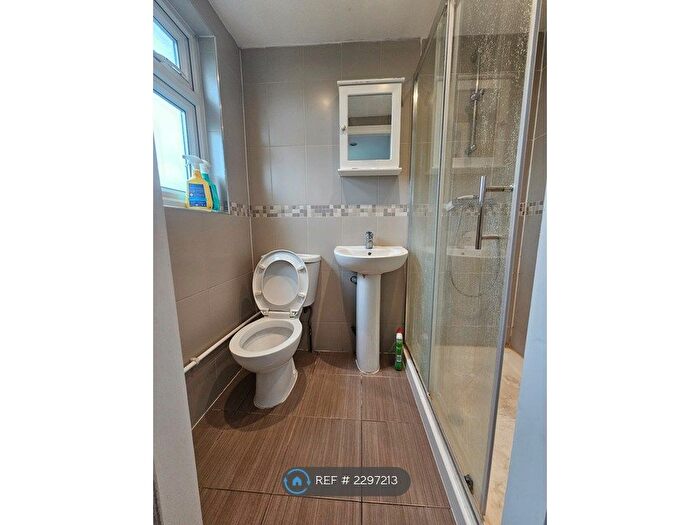 3 Bedroom Flat To Rent In Parham Drive, Ilford, IG2