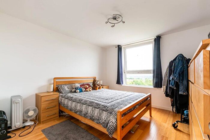 2 Bedroom Flat For Sale In Ross Road, South Norwood, London, SE25