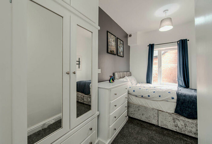 5 Bedroom House Of Multiple Occupation To Rent In Liverpool Road, Eccles, M30