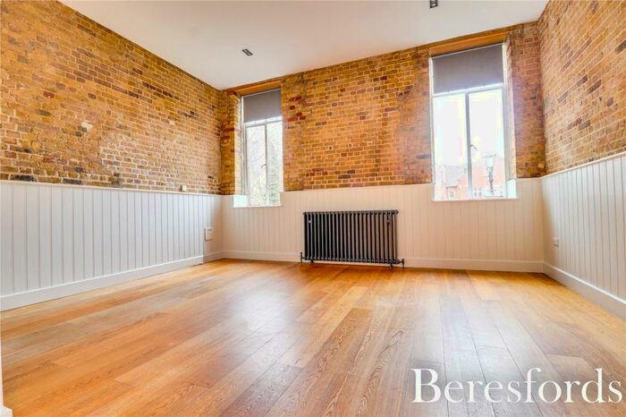 2 Bedroom Duplex For Sale In Myers Court, The Galleries, CM14