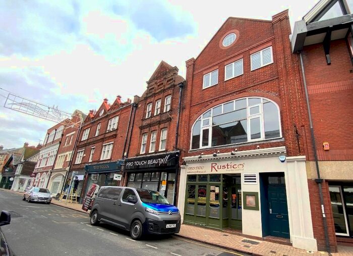 3 Bedroom Flat To Rent In South Street, Eastbourne, East Sussex, BN21