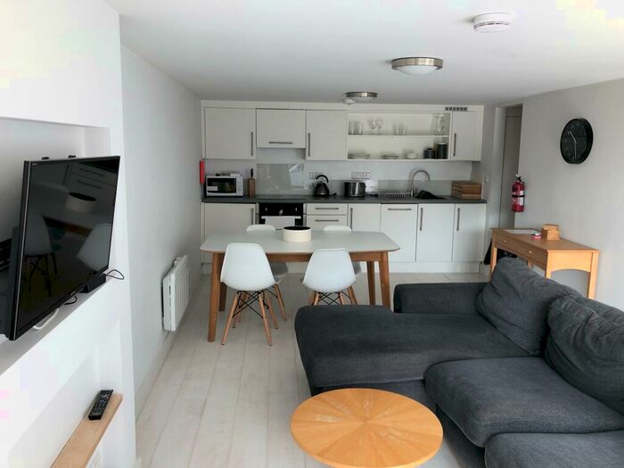 2 Bedroom Chalet To Rent In Millendreath, PL13