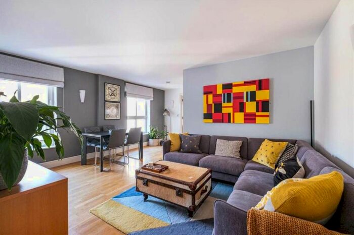 3 Bedroom Flat To Rent In Rocklands Drive, South Croydon, Surrey, CR2