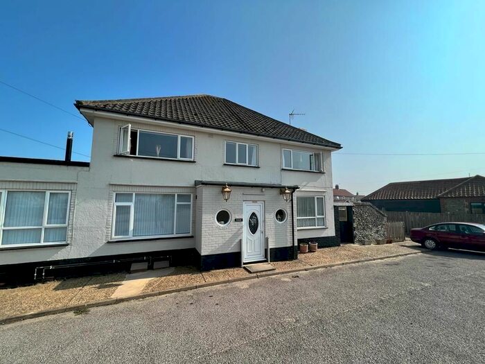 3 Bedroom Maisonette To Rent In Coast Road, Bacton, Norwich, NR12