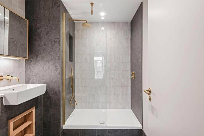 2 Bedroom Flat To Rent In The Draper, Colindale, London, NW9