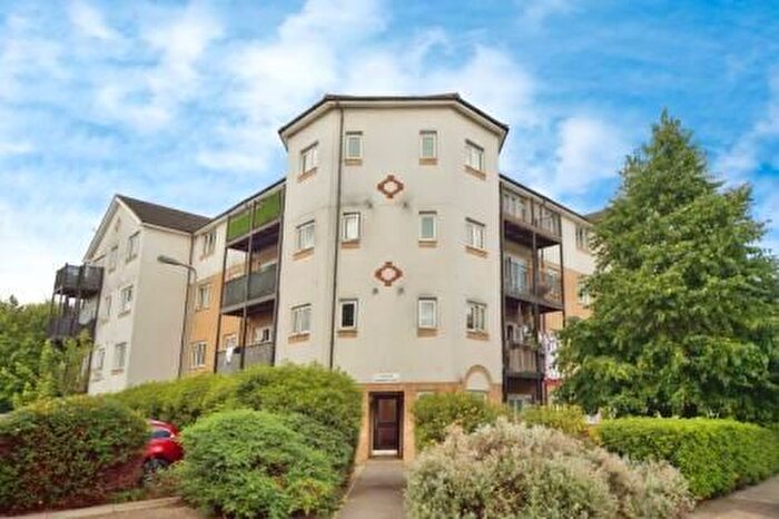 2 Bedroom Flat To Rent In Enstone Road, Enfield, EN3