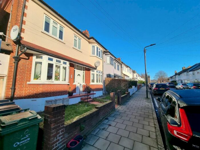 1 Bedroom Flat To Rent In Glencairn Road, London SW16