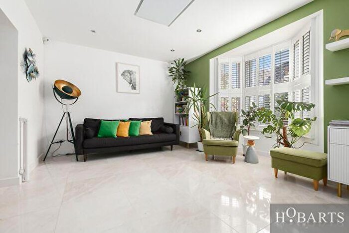 3 Bedroom Detached House To Rent In Ewart Grove, N22