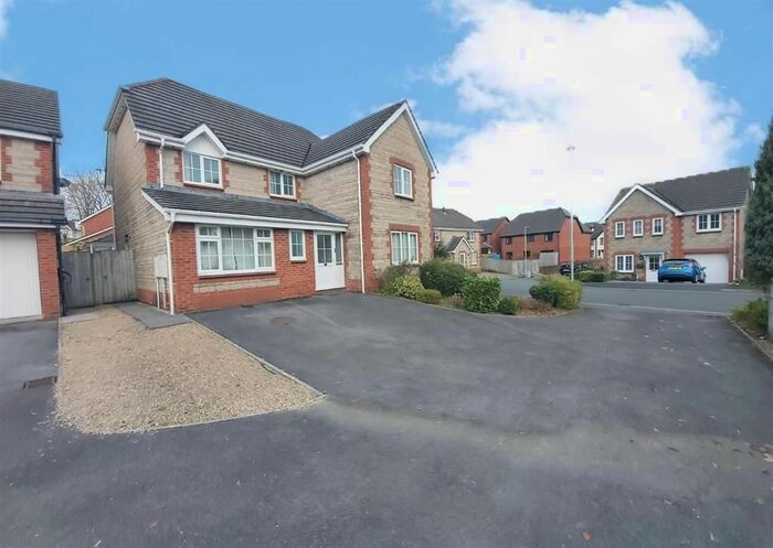 4 Bedroom Property To Rent In Masefield Way, Swansea, SA2