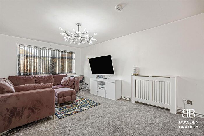 2 Bedroom Maisonette For Sale In Albany Road, Chadwell Heath, RM6