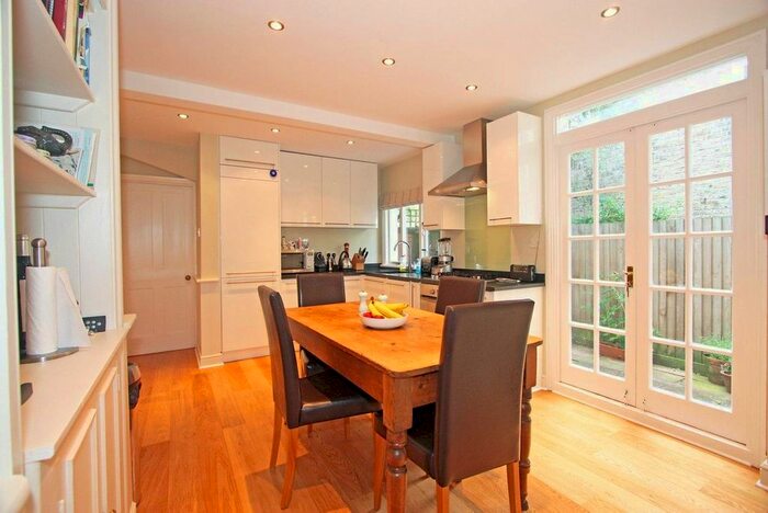 2 Bedroom Flat To Rent In Salvin Road, West Putney, London, SW15