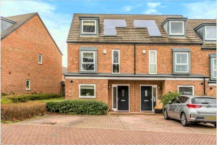 3 Bedroom End Of Terrace House To Rent In Rye Crescent, Orpington, Kent BR5