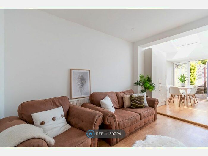 6 Bedroom Terraced House To Rent In West Avenue, Bath, BA2