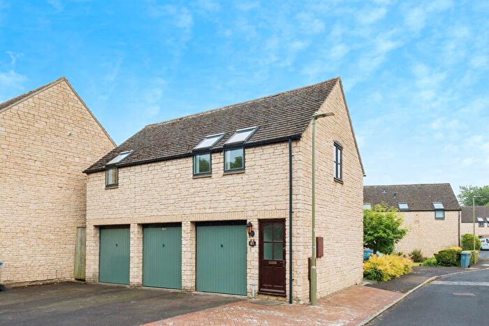 2 Bedroom Flat For Sale In Painswick Close, Witney, OX28