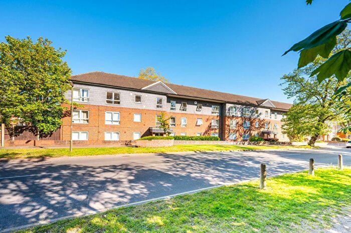 1 Bedroom Flat To Rent In The Avenue, Worcester Park, KT4