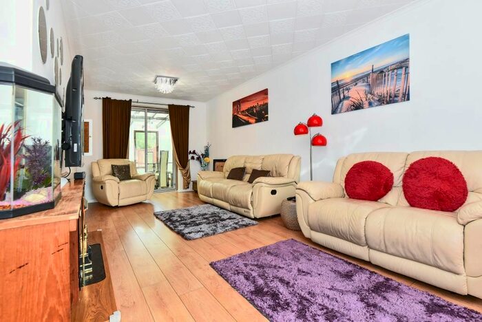 2 Bedroom Terraced House To Rent In Lydsey Close, Slough, SL2