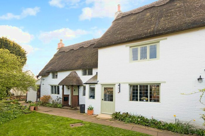 3 Bedroom Detached House For Sale In Banbury Road, Moreton Pinkney, Northamptonshire, NN11