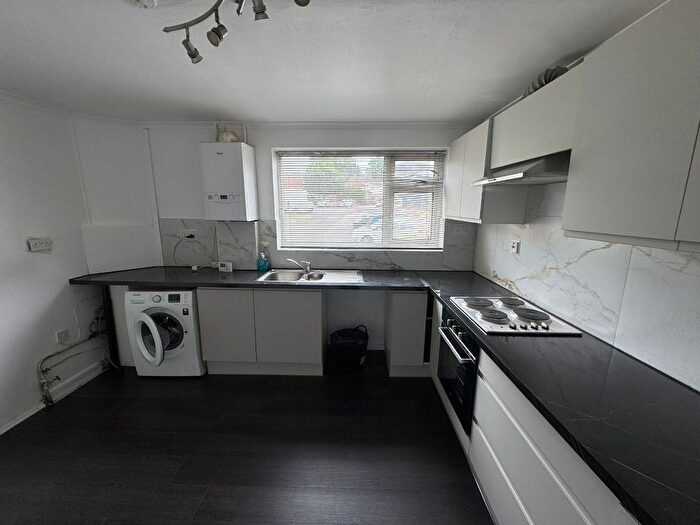 3 Bedroom Terraced House To Rent In Handcross Road, Luton, LU2