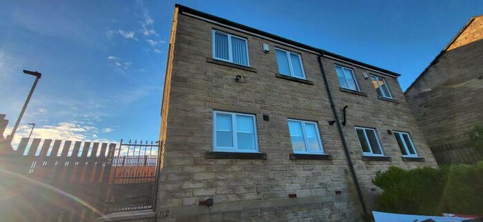 3 Bedroom House To Rent In Ascot Drive, Bradford, BD7