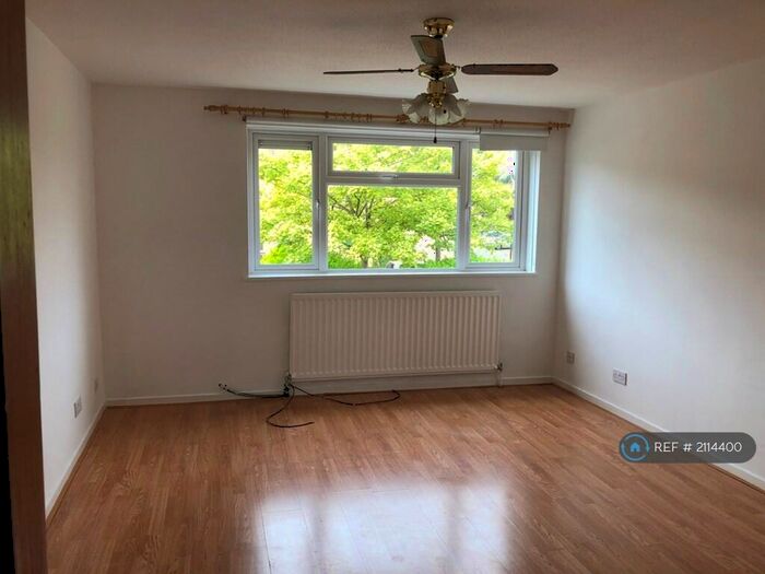1 Bedroom Flat To Rent In Cleavers Avenue, Conniburrow, Milton Keynes, MK14