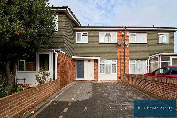3 Bedroom Terraced House For Sale In New Heston Road, Hounslow, TW5
