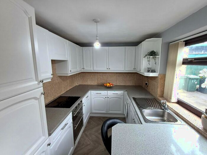 2 Bedroom Semi-Detached Bungalow For Sale In Farndale Road, Bradford, BD15