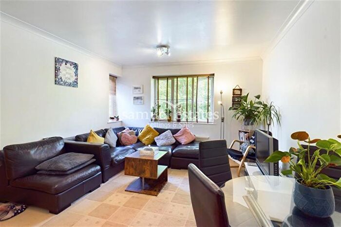 2 Bedroom Flat For Sale In Pembroke House, Colliers Wood, SW19