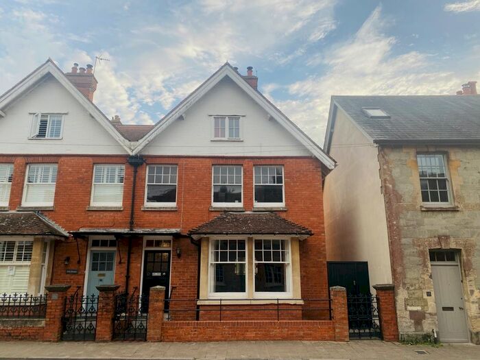 6 Bedroom Semi-Detached House To Rent In Salisbury Street, Shaftesbury, SP7