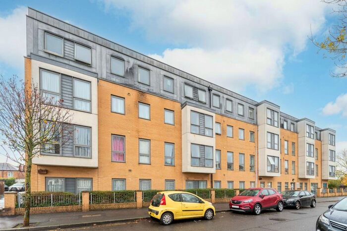 3 Bedroom Flat To Rent In Roan Gardens, Mitcham, CR4