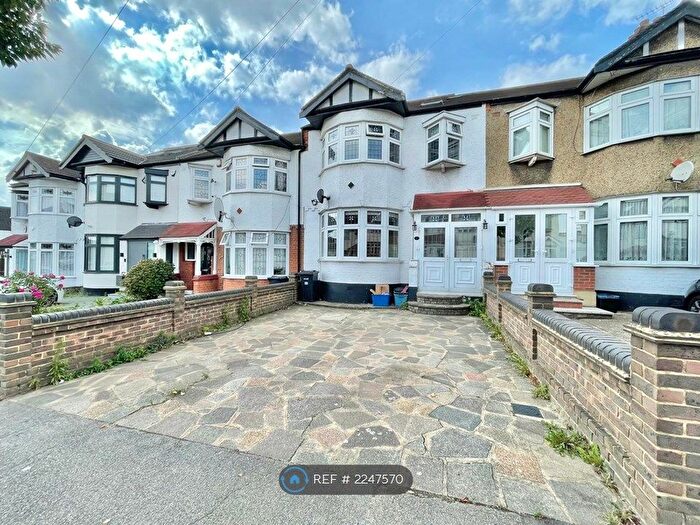 4 Bedroom Terraced House To Rent In Edwina Gardens, Ilford, IG4