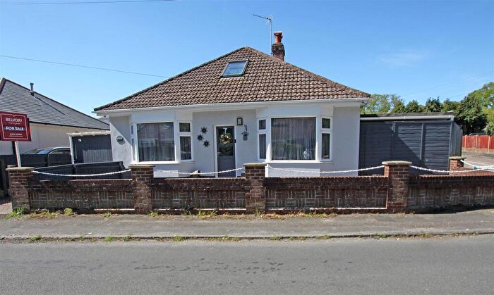 4 Bedroom Detached Bungalow For Sale In Howeth Road, Bournemouth, BH10