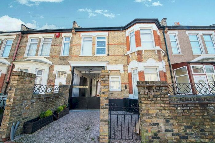 2 Bedroom Flat To Rent In Oyster Mews, London, E7