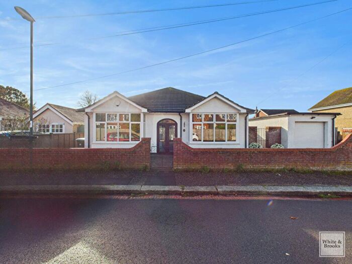 3 Bedroom Detached Bungalow For Sale In Normanton Avenue, Bognor Regis, PO21