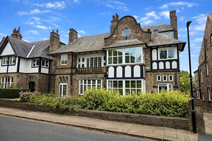 6 Bedroom Semi-Detached House For Sale In Queens Gate, Savile Park, Halifax, HX3
