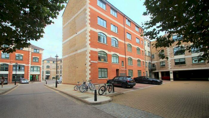 1 Bedroom Flat To Rent In Clifton Court, Corner Hall, Hemel Hempstead, HP3