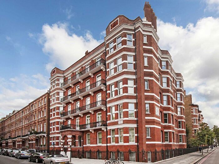 1 Bedroom Flat To Rent In Nevern Square, Earls Court, SW5
