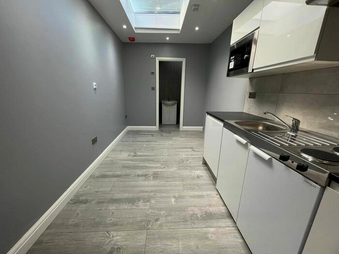 Studio To Rent In Finchley Road, London, NW11