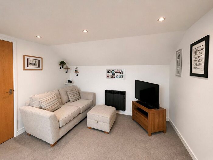1 Bedroom Flat For Sale In Orchard Gardens, Teignmouth, Devon, TQ14