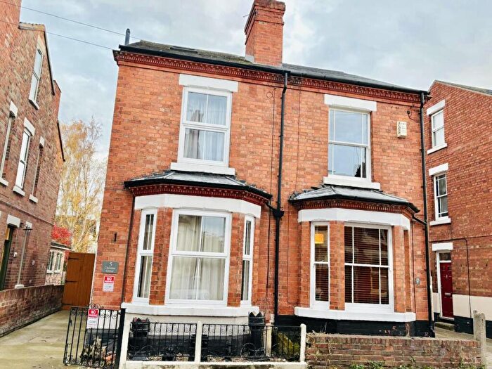 4 Bedroom Semi Detached House To Rent In Chestnut Grove, West Bridgford, Nottingham, NG2