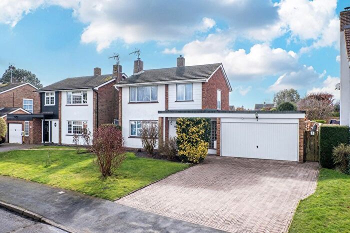 3 Bedroom Detached House For Sale In Warwick Gardens, Meopham, DA13