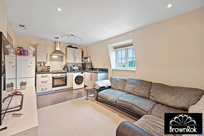 2 Bedroom Apartment To Rent In Great North Road, Hatfield, AL9